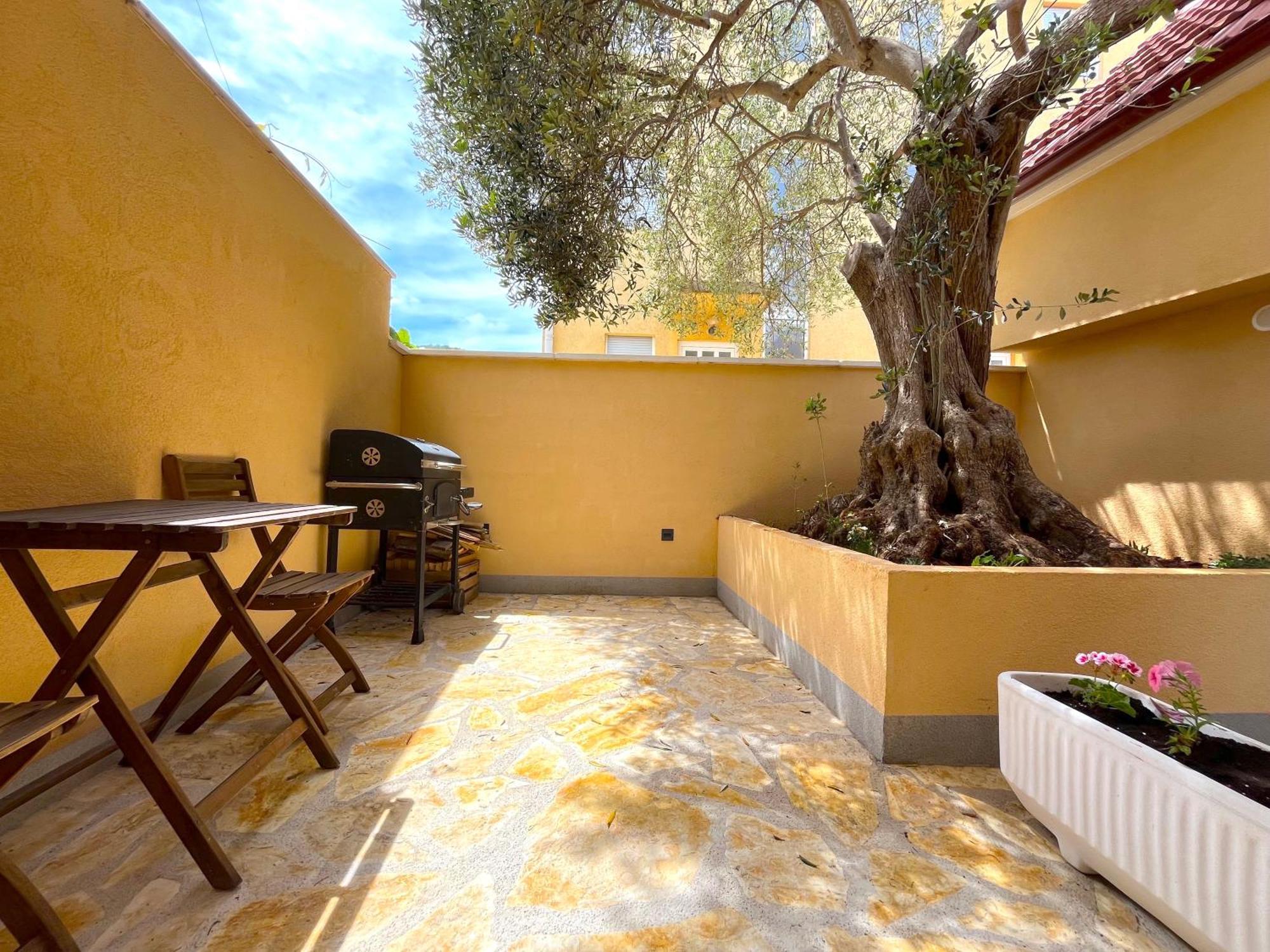 Olive Tree Apartment Stari Grad  Exterior photo